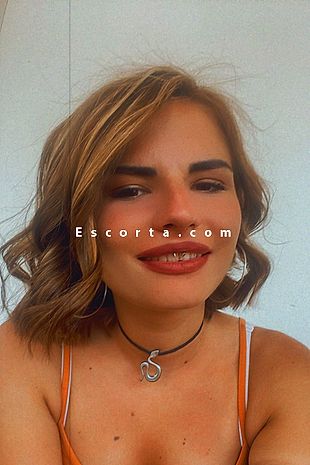 Giulia - Donna cerca uomo Napoli