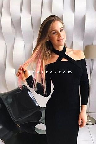 Criona - Donna cerca uomo Milano