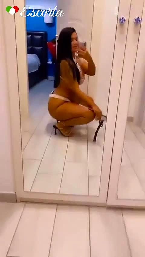 Rafaela Fragola Video Background