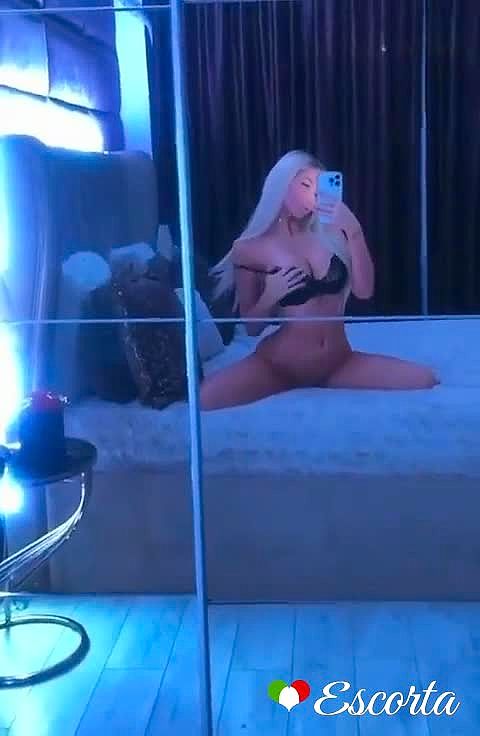 Angelina Video Sfondo