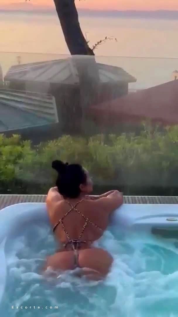 MIA TOP MODEL Video Background