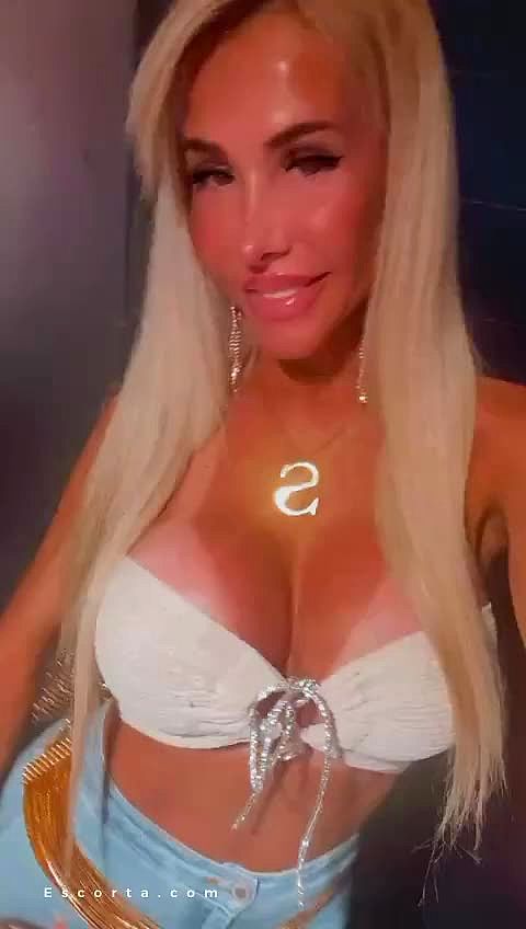DONA CHANTAL BRASILIANA Video Background
