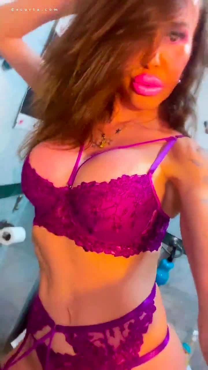 NOVITA DONA PENELOP BRASILIANA Video Sfondo