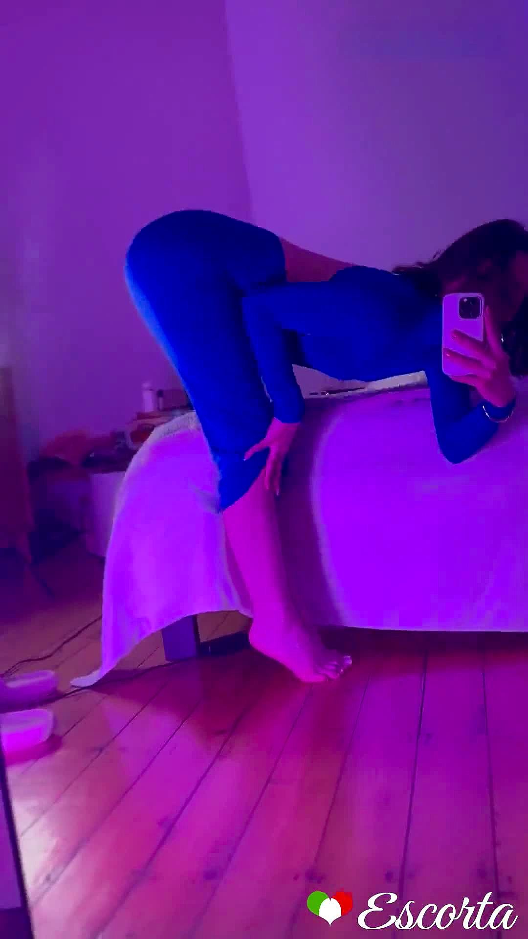 Elvira Video Sfondo
