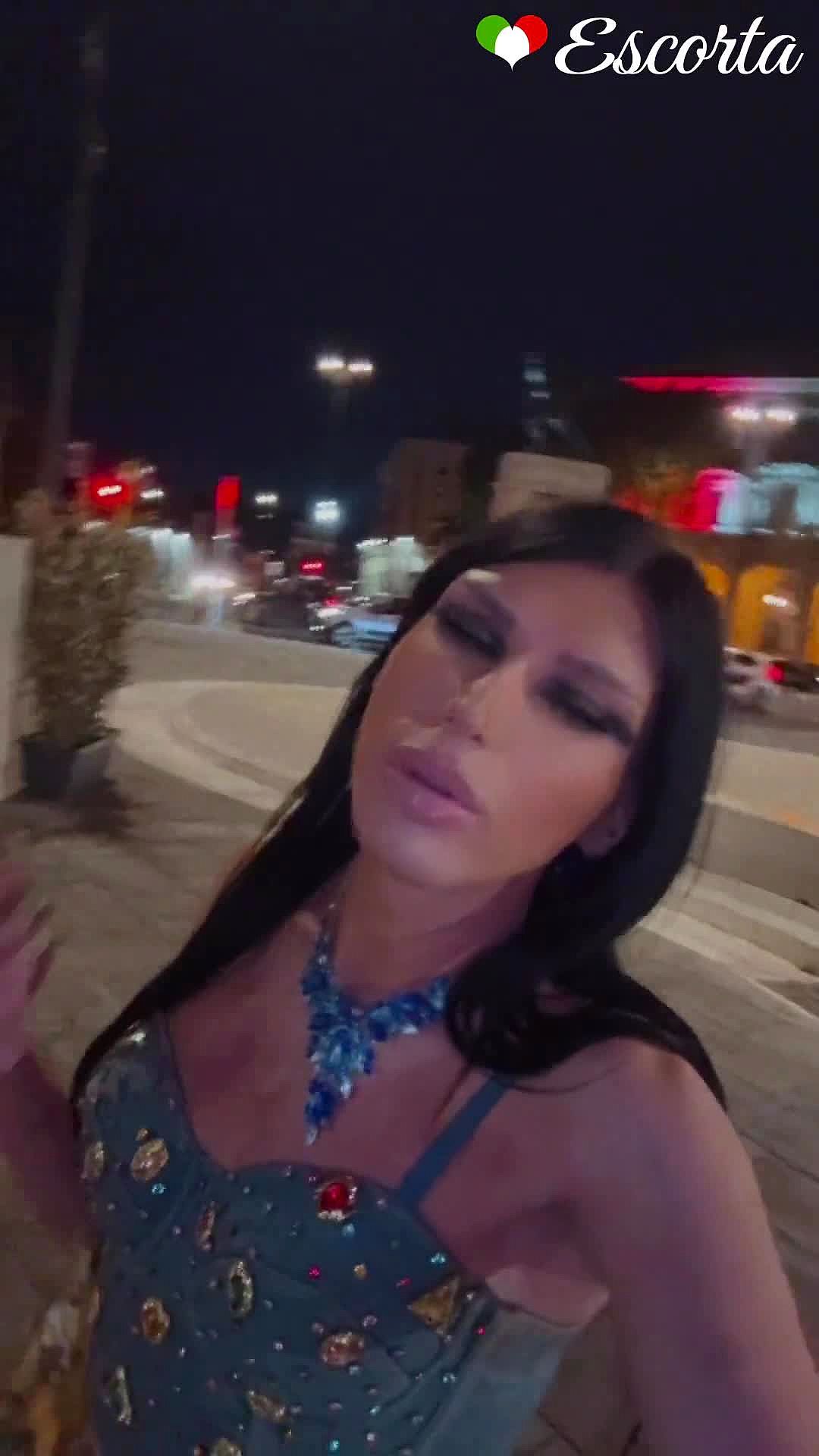 Barbara Lin Video Sfondo