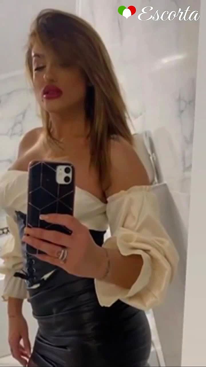 Giulia Video Background