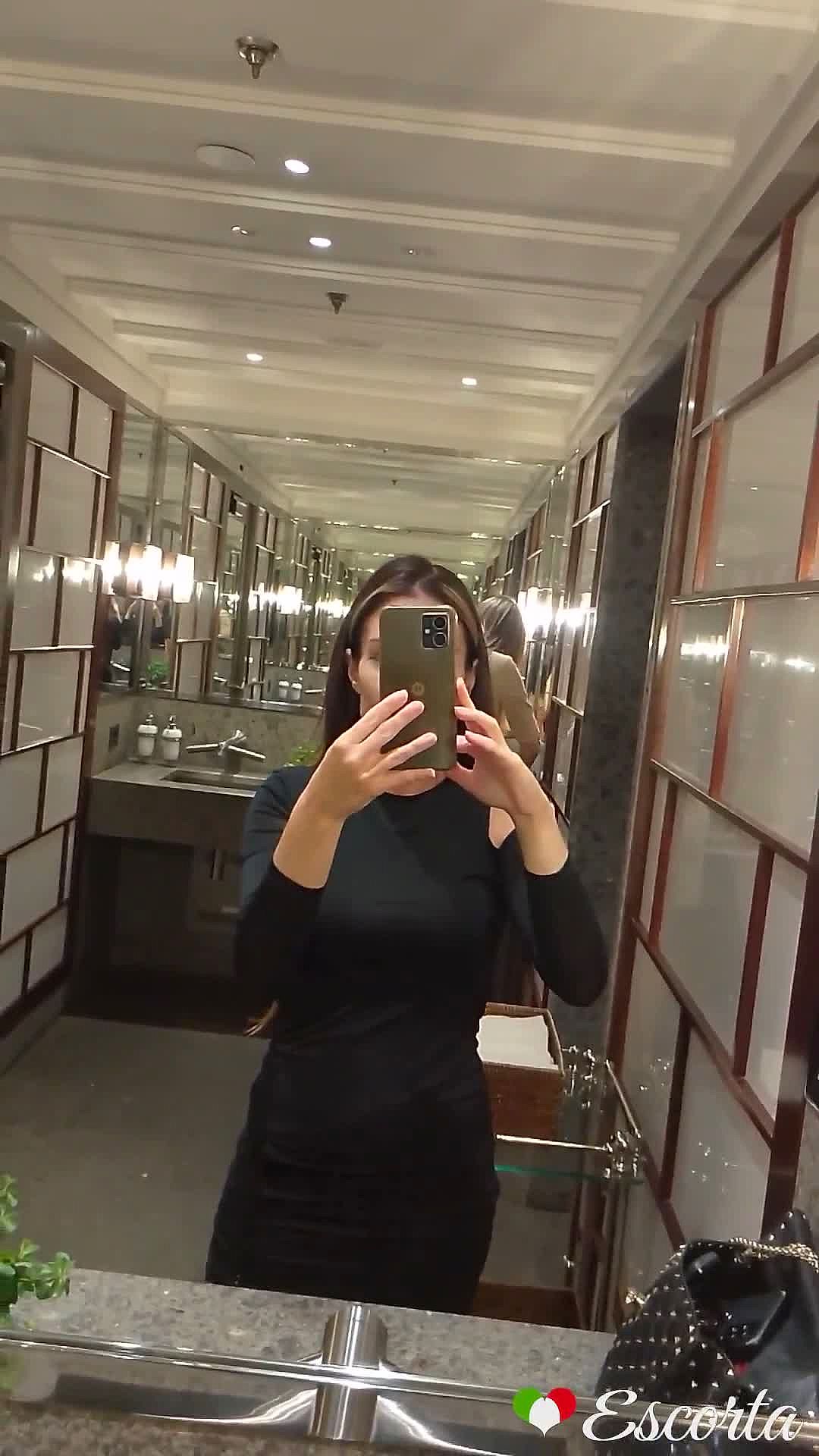 SARAH ITALIANA Video Sfondo