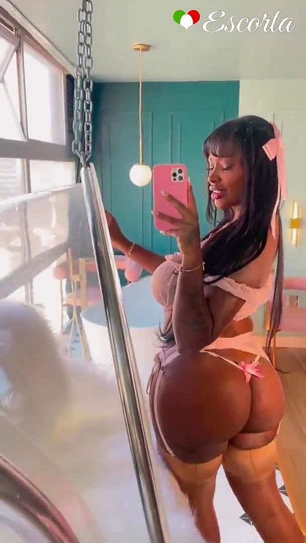 Mia Video Background