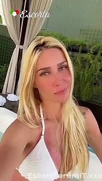 Mia Video Background