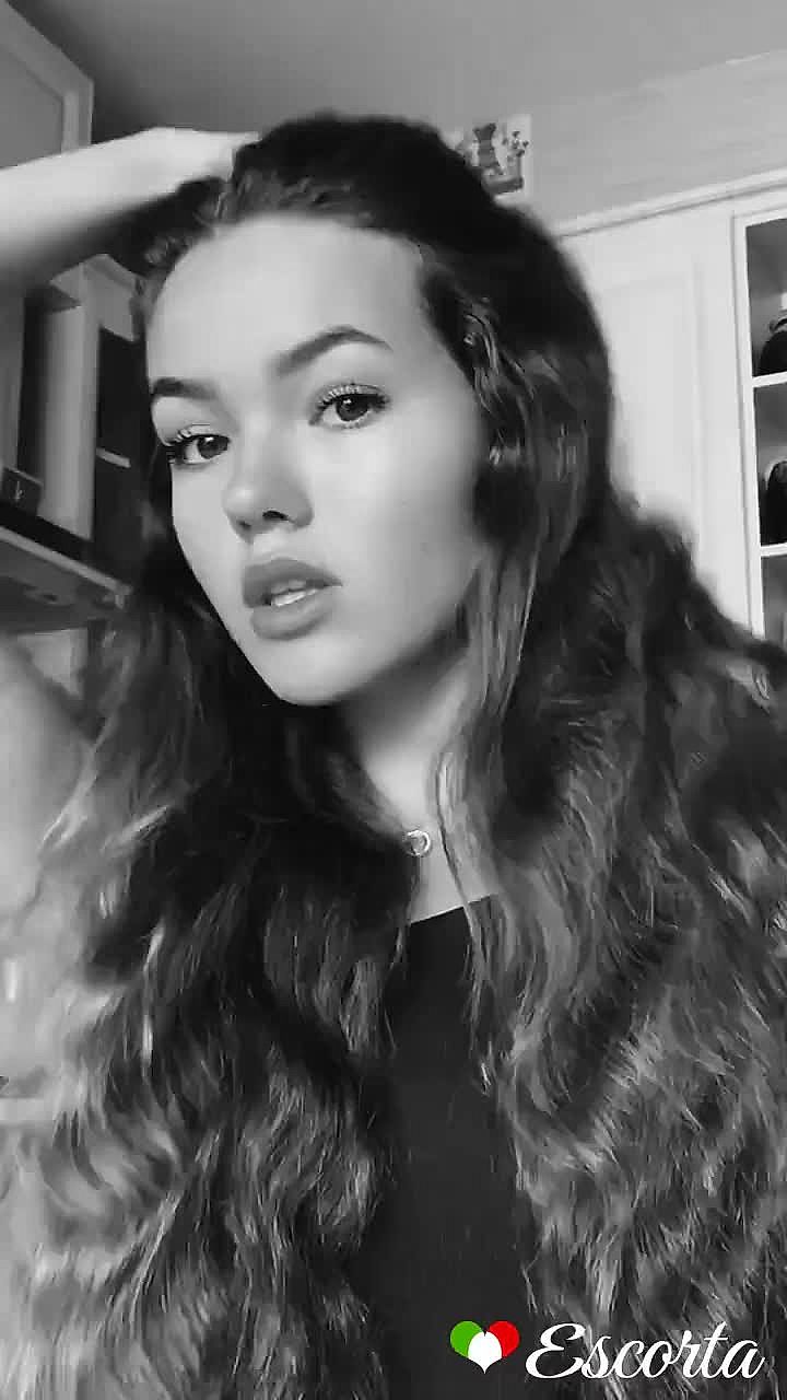 Helen Video Sfondo