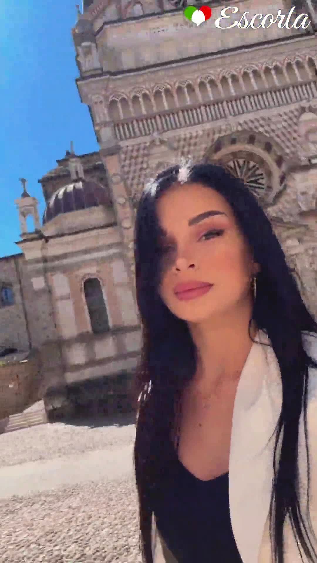 Ariana Video Sfondo