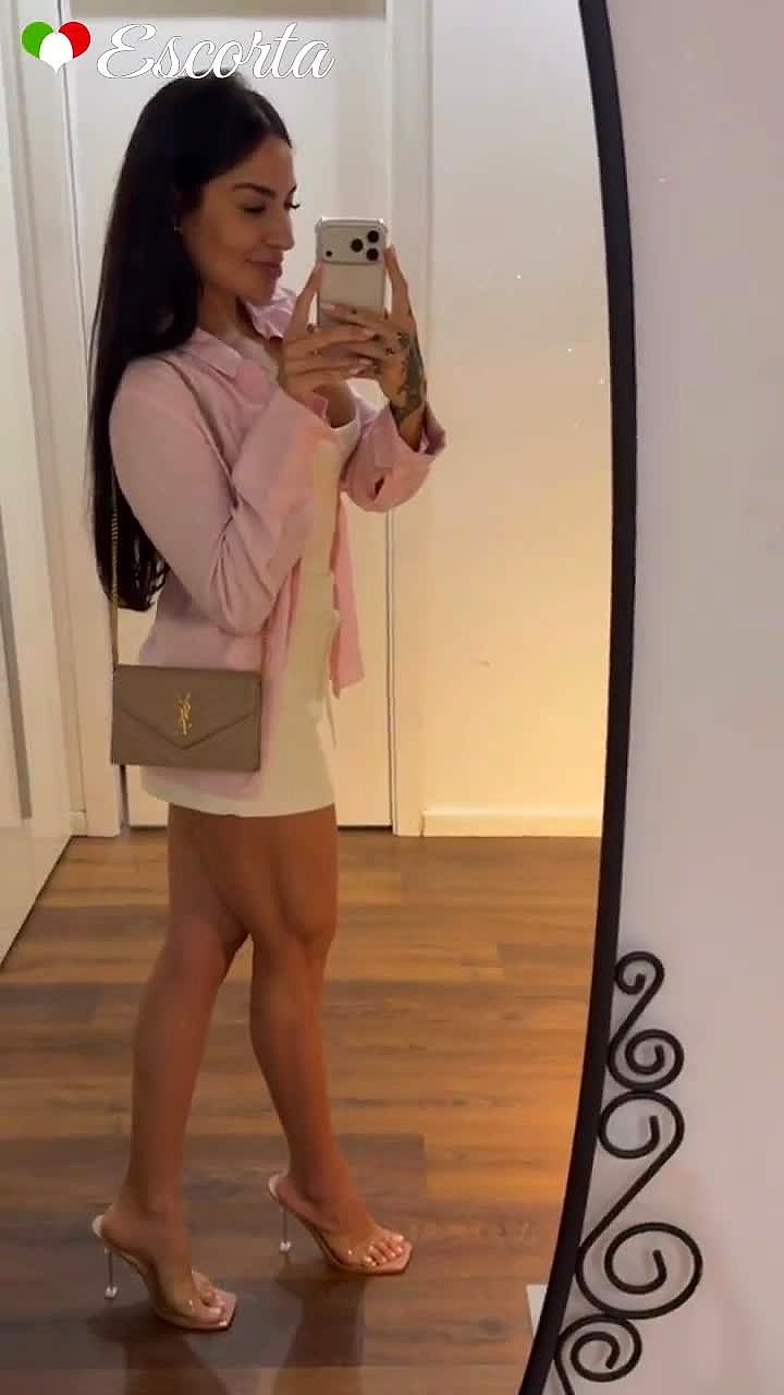 Giulia Video Sfondo