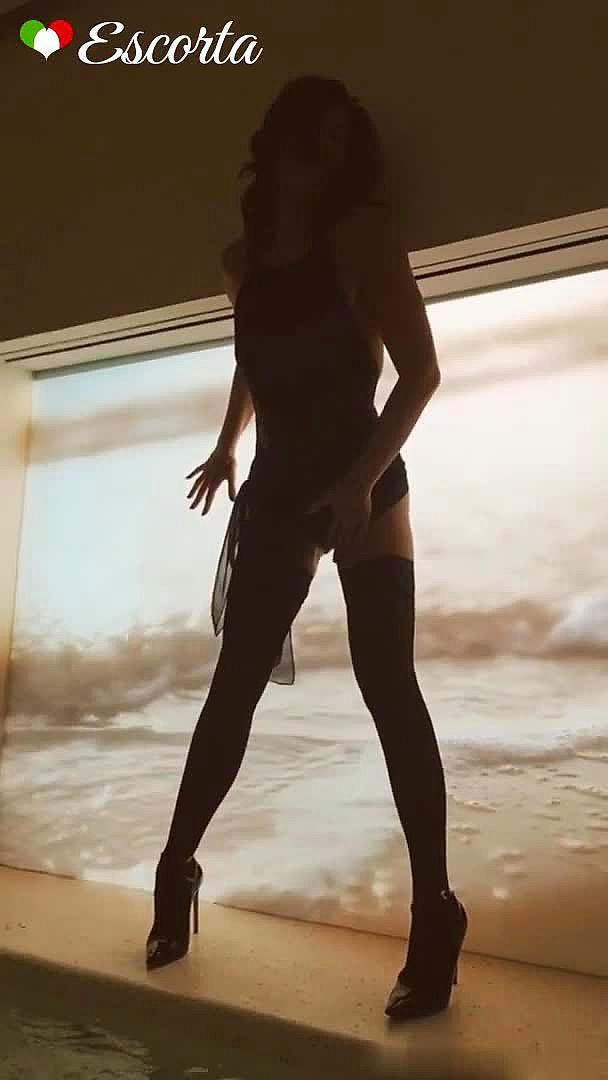 Vittoria Conti Video Background