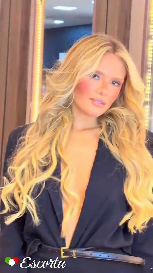 Tiffani Video Background