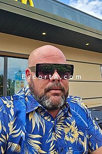 Ernesto Núñez peña - Uomo cerca donna Pisa