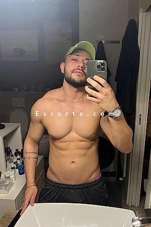 Enzo brasiliano - Male escorts Milano