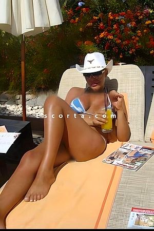 Zia Laura - Palermo Escorts