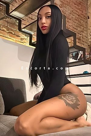 Naomi Closed - Shemale Escorts Milano