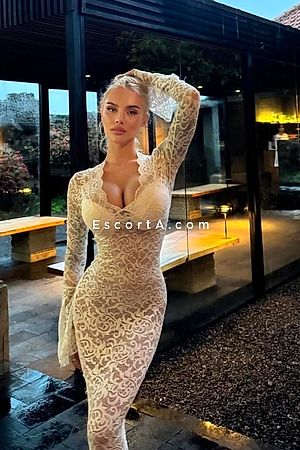 Elowen - Roma Escorts