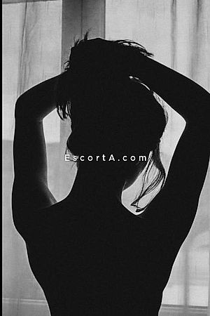 Vittoria - Genova Escorts