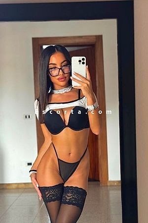 Adelina Foto #2