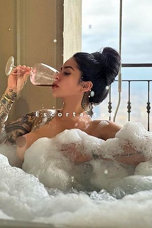 Alina - Bari Escorts