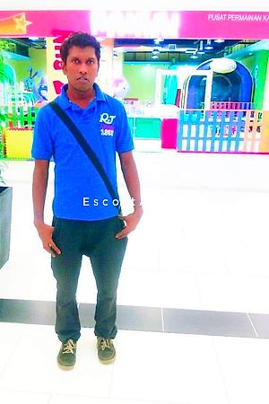 Thilanka Rasika - Uomo cerca donna Messina