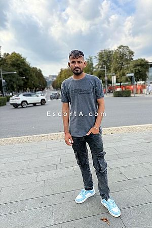 Raj - Uomo cerca donna Bergamo