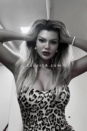 Luna - Roma Escorts