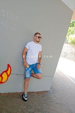 Iulian - Uomo cerca donna Genova