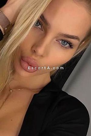 Elena - Milano Escorts