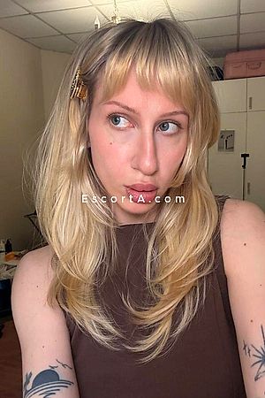 Olga - Milano Escorts