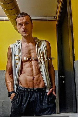 Chris - Melzo Boy Escorts