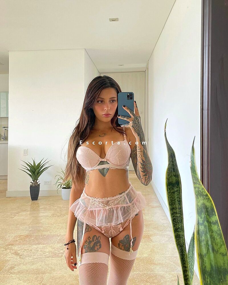 Donna cerca uomo escort Valeria a Torino - EscortA