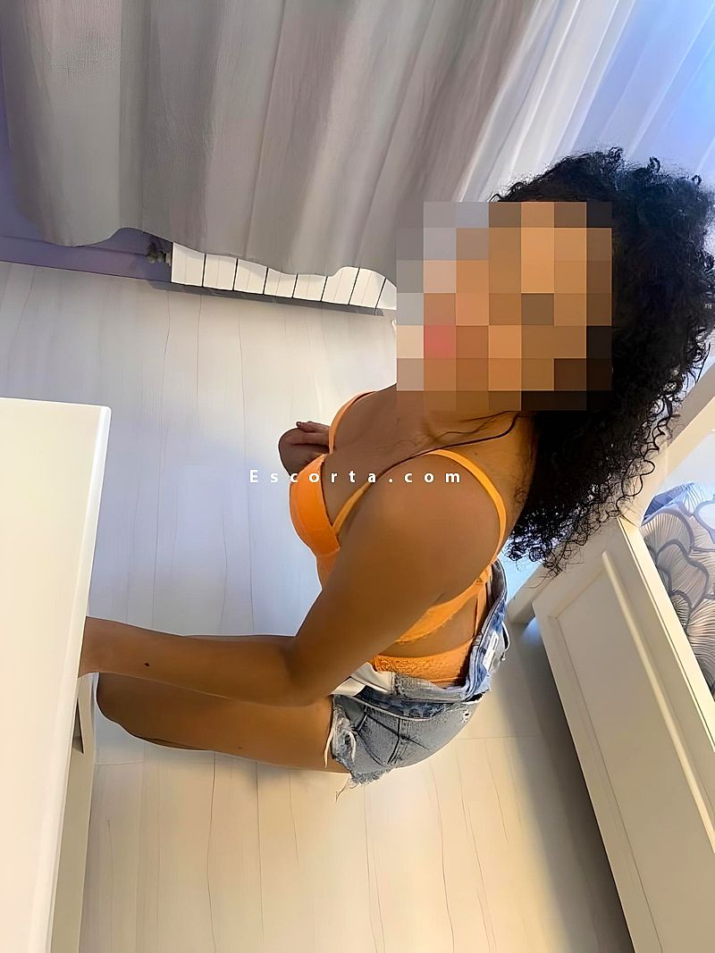 Donna cerca uomo escort Bruna a Grosseto - EscortA