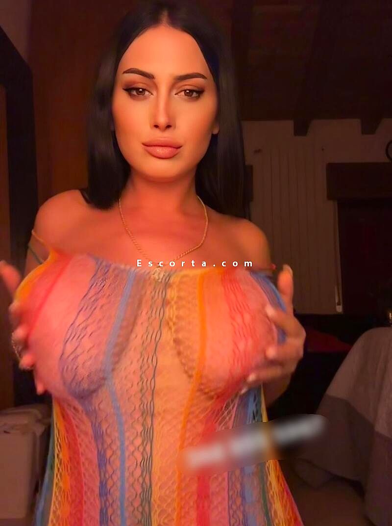 Donna cerca uomo escort TORNATA a Brescia - EscortA