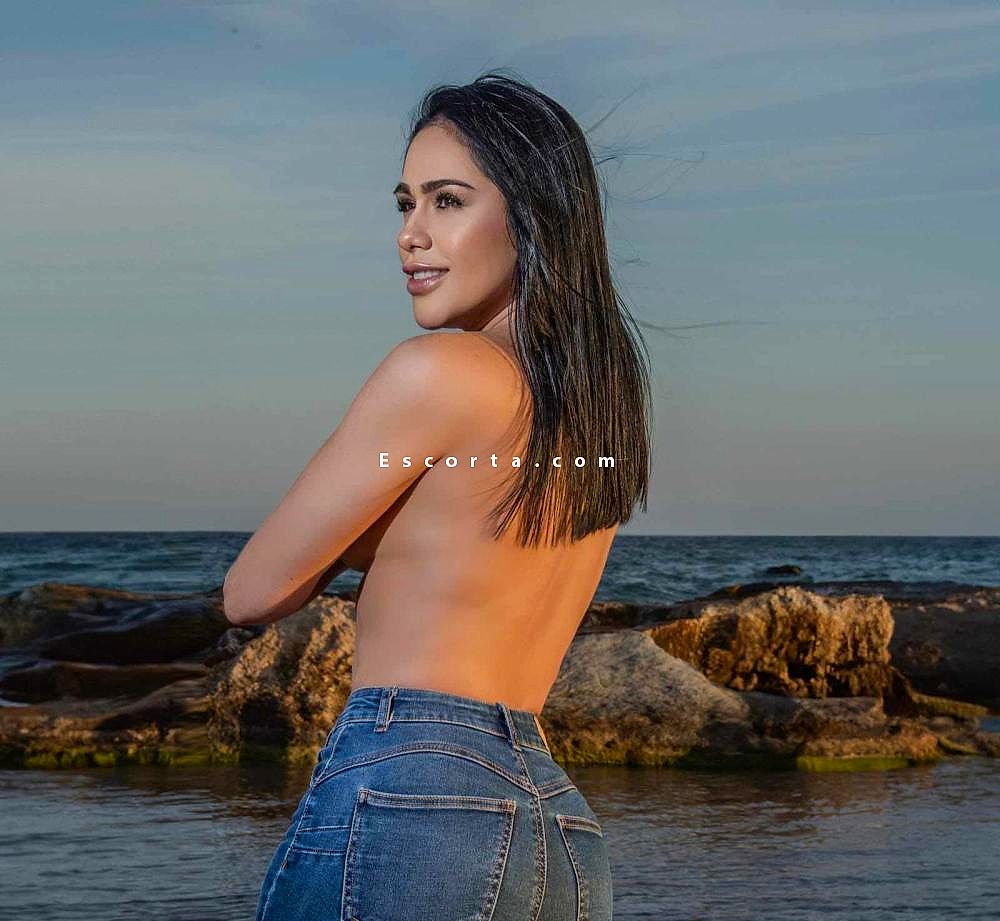 Donna cerca uomo escort Alexa a Modena - EscortA